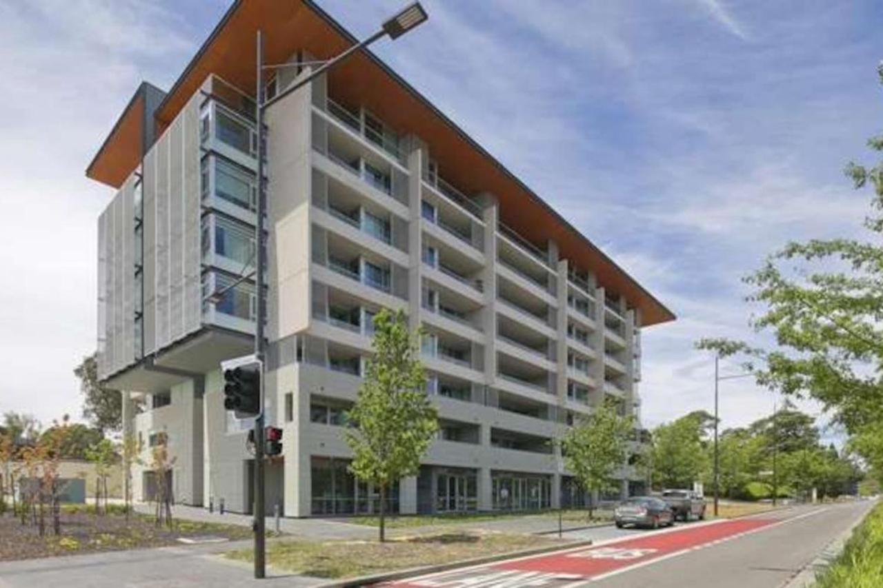 Homely Modern Apt By Lake Between City And Russell Canberra Exterior photo